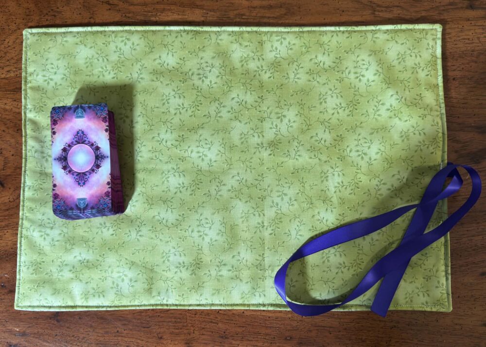 How to use tarot deck wrap mat